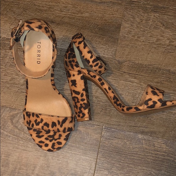 wide width leopard heels